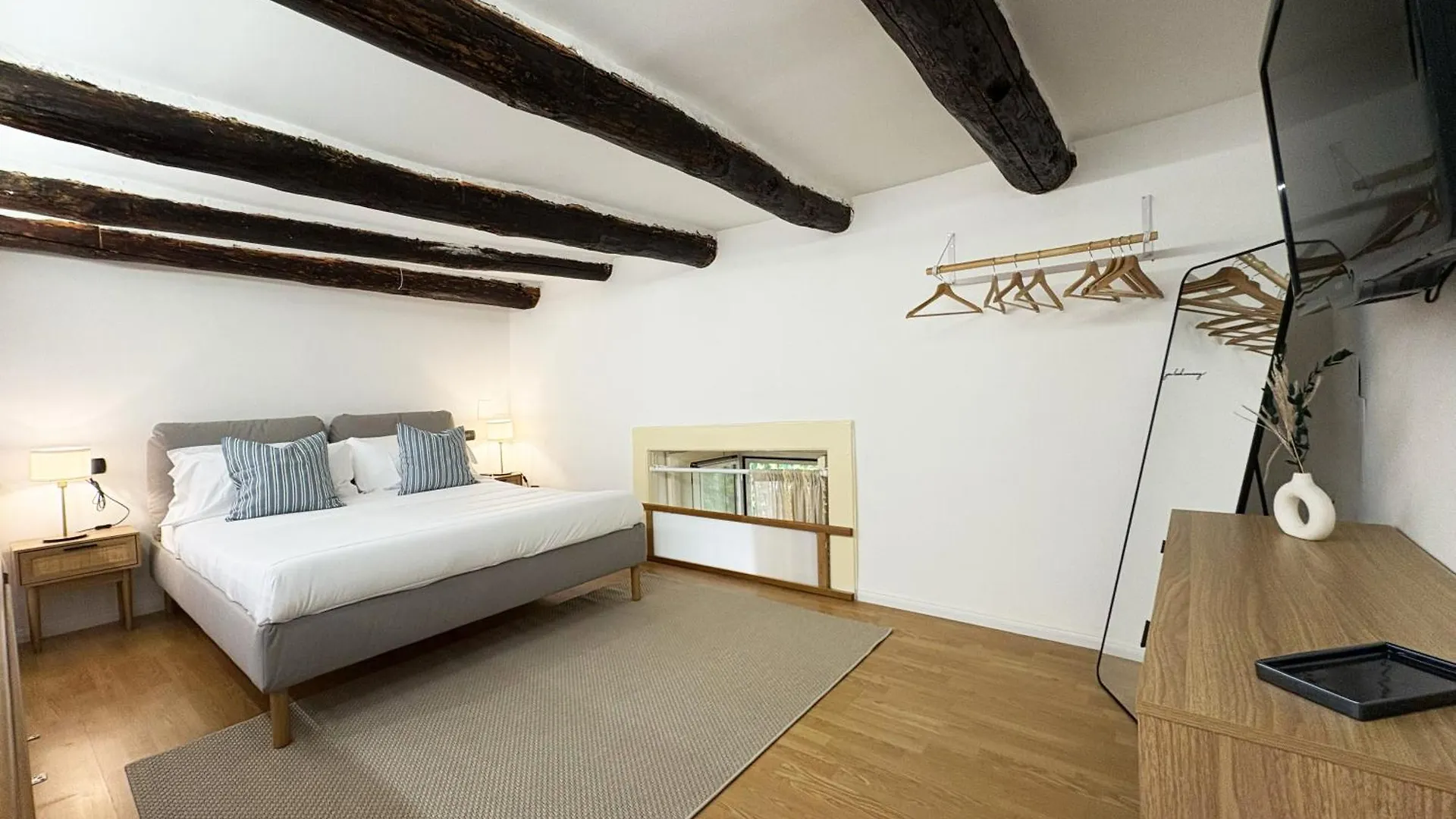 Blue Rattan - Toledo Apartment Naples